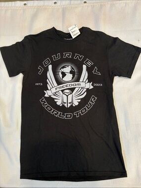 Black 'Journey World Tour' Graphic Tee - women’s classic concert